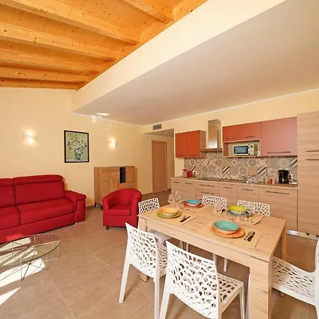 Apartmanhotel Dany Con Cucina Vista Piscina E Parcheggio 3*