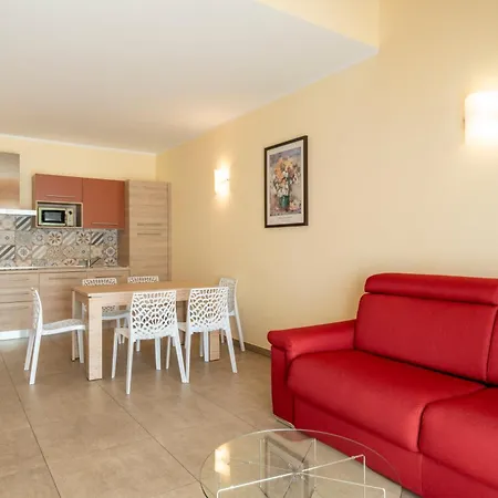 Apartmanhotel Dany Con Cucina Vista Piscina E Parcheggio 3*