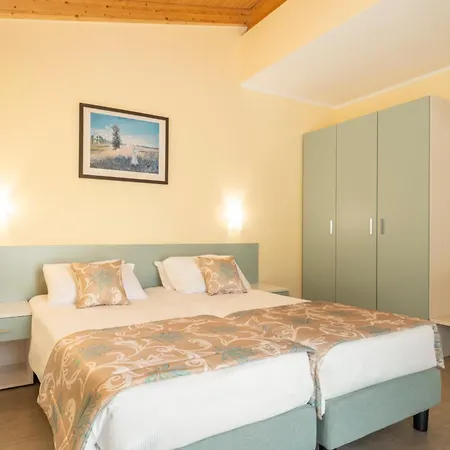 Apartmanhotel Dany Con Cucina Vista Piscina E Parcheggio Gargnano