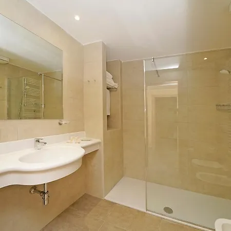Apartmanhotel Dany Con Cucina Vista Piscina E Parcheggio