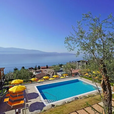 Dany Con Cucina Vista Piscina E Parcheggio 4* Gargnano