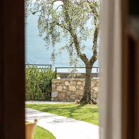 Dany Con Cucina Vista Piscina E Parcheggio 4* Gargnano
