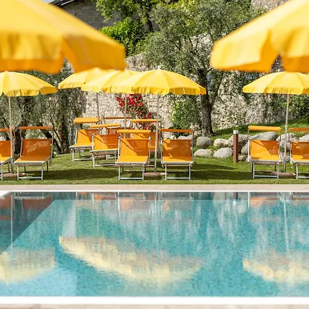 Dany Con Cucina Vista Piscina E Parcheggio 4* Gargnano